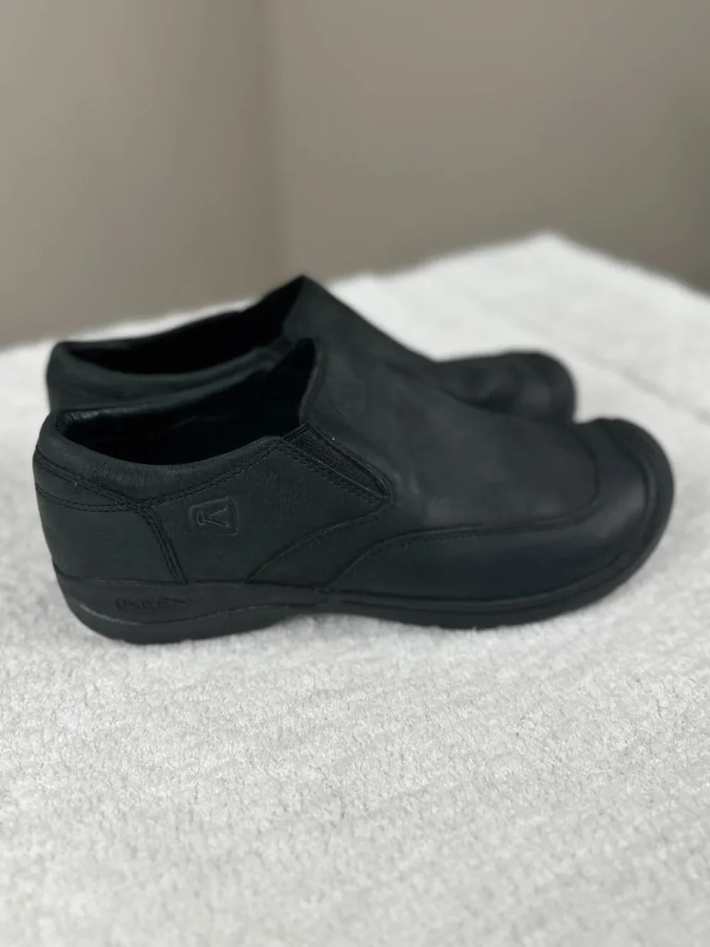 KEEN Men’s Black Leather Slip-On Comfort Shoes Size 11.5